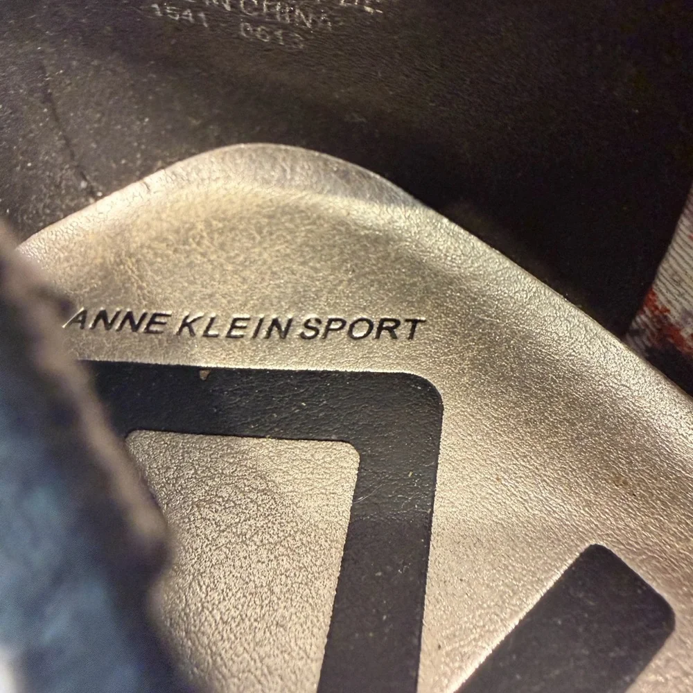 Anne Klein Sport Womens AKDefinitely gray/ Black‎ Patent Wedge Pump US 10M